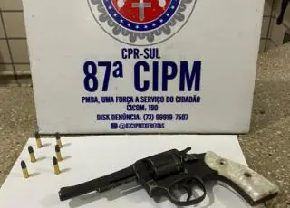 Homem armando é preso em Blitz da PM, em Teixeira