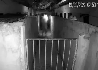 Homem ateia fogo em mulher que o impediu de sair para beber