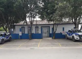 Homem chega bêbado em casa e agride mãe de 80 anos com soco no olho, em Teixeira