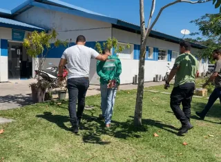 Homem com mandado de prisão por homicídio é localizado e preso em Porto Seguro