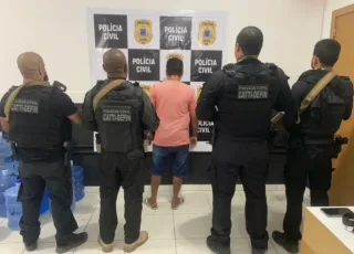 Homem com mandado por homicídio é preso durante ação conjunta em Arraial d’Ajuda
