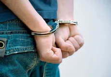 Homem com mandados de prisão por homicídio e roubo é capturado pelo PMBA em Medeiros Neto