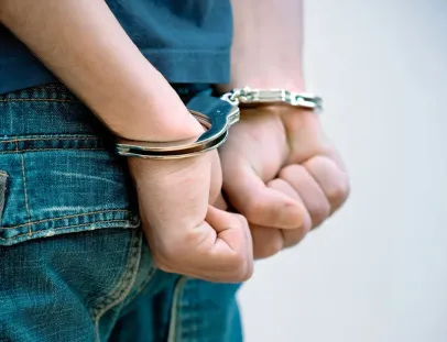 Homem com mandados de prisão por homicídio e roubo é capturado pelo PMBA em Medeiros Neto