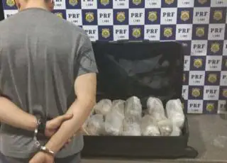 Homem de 24 anos é preso pela PRF com 25 kg de haxixe e por tentativa de suborno em Jequié