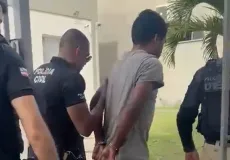 Homem degola cachorro, agride mãe e irmão e termina preso em Eunápolis