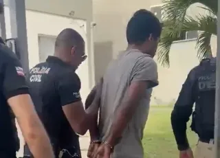 Homem degola cachorro, agride mãe e irmão e termina preso em Eunápolis