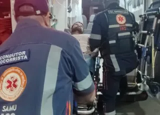 Homem é baleado na cabeça pelo primo após discussão em bar por causa de mulher, em Teixeira de Freitas