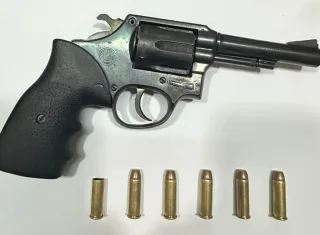 Homem é detido com revólver após denúncia de disparos em fazenda de Itabela