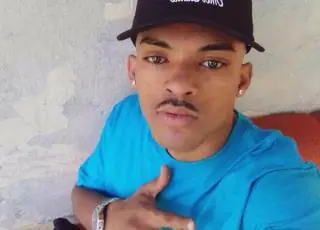 Homem é executado dentro de casa com tiros escopeta e pistolas 380 e .40 em Teixeira de Freitas