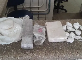Homem é flagrado com mais de 3 kg de drogas e acaba preso em Itanhém