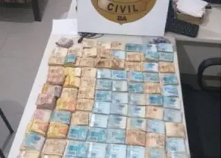 Homem é flagrado com R$ 110 mil no bagageiro de motocicleta em Eunápolis