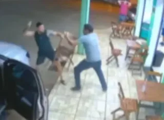 Homem é morto com facada no pescoço após discussão em sorveteria