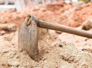 Homem é morto com golpes de enxada por vizinho na Bahia