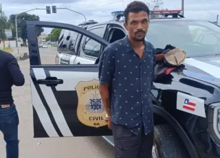 Homem é preso após arrombar carro e furtar bolsa de idosa no Centro de Eunápolis