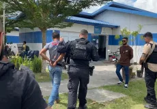 Homem é preso após assaltar turista com faca no pescoço em Porto Seguro