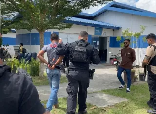 Homem é preso após assaltar turista com faca no pescoço em Porto Seguro