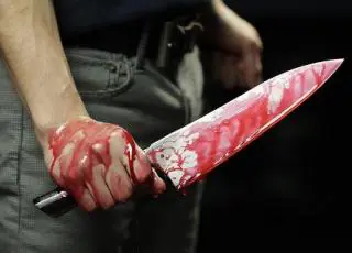 Homem é preso após brigar com mulher e tentar matá-la com 12 facadas