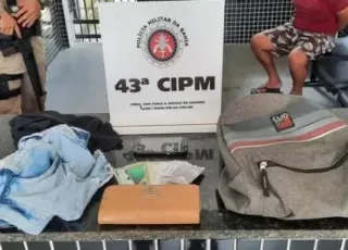 Homem é preso após furtar mochila e tentar usar cartão de crédito do dono, em Itamaraju