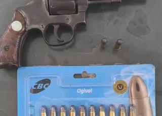 Homem é preso após PM localizar revólver e munições durante operação em Mucuri