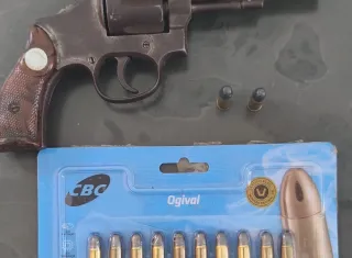 Homem é preso após PM localizar revólver e munições durante operação em Mucuri