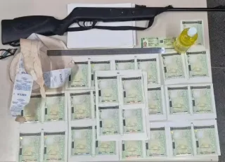 Homem é preso com 53 CNHs falsas e materiais para falsificação de documentos na Bahia