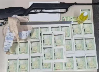 Homem é preso com 53 CNHs falsas e materiais para falsificação de documentos na Bahia