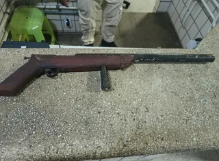 Homem é preso com arma de fogo artesanal após ameaças a moradores em Mucuri