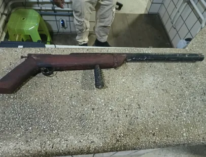 Homem é preso com arma de fogo artesanal após ameaças a moradores em Mucuri