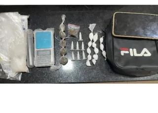 Homem é preso com drogas e balança de precisão no bairro Alecrim em Eunápolis