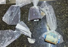 Homem é preso com drogas e simulacro de arma em Itamaraju