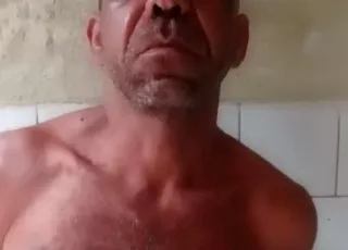 Homem é preso em flagrante por tentar matar companheira com 12 facadas, em Caravelas