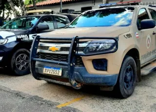   Homem é preso em Teixeira de Freitas após ser flagrado filmando vizinha durante o banho