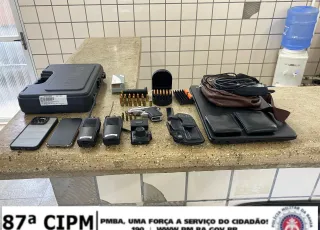 Homem é preso em Teixeira de Freitas com arma, munições e materiais suspeitos