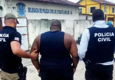 Homem é preso pela PC por porte ilegal de arma de fogo, em Mucuri