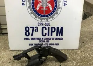 Homem é preso pela PM com um revólver no Bairro Liberdade I, em Teixeira de Freitas