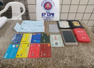 Homem é preso pela polícia com mandado de prisão em aberto e uso de documento falso, em Teixeira