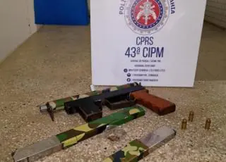 Homem é preso por policiais da 43ª CIPM com submetralhadora e droga em Itamaraju.