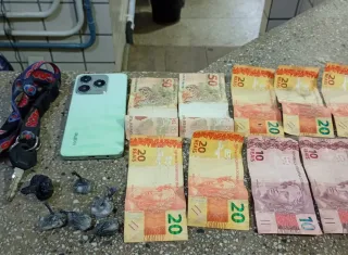 Homem é preso por tráfico de drogas durante operação da PM em Teixeira de Freitas