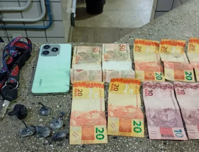 Homem é preso por tráfico de drogas durante operação da PM em Teixeira de Freitas