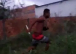 Vídeo - Homem flagra e impede estupro de menina de 11 anos em Sergipe; Ele conseguiu filmar o estuprador