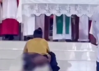 Homem invade igreja e faz necessidades diante de fiéis durante missa em Jeremoabo