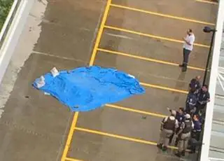 Homem joga filho e em seguida se joga da janela de hotel em Salvador