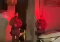 Homem mata a própria mãe a facadas e ateia fogo ao corpo