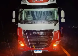 Homem morre atropelado por caminhão na BR-101, próximo a assentamento em Itamaraju