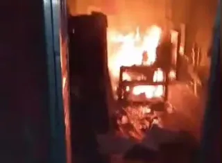 Homem morre carbonizado após incêndio atingir residência em Eunápolis