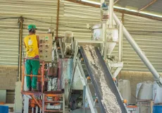 Homem morre em acidente de trabalho com máquina de triturar cimento, em Porto Seguro