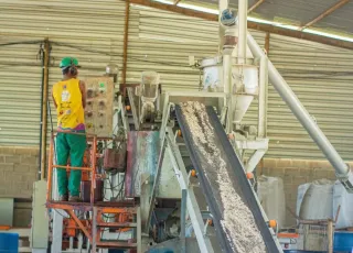 Homem morre em acidente de trabalho com máquina de triturar cimento, em Porto Seguro