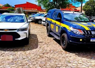 Homem negocia carro roubado com ‘quebra-queixo’ e acaba preso pela PRF, na Bahia