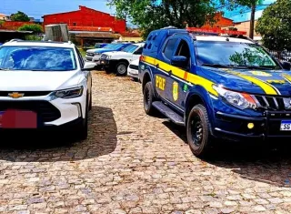 Homem negocia carro roubado com ‘quebra-queixo’ e acaba preso pela PRF, na Bahia