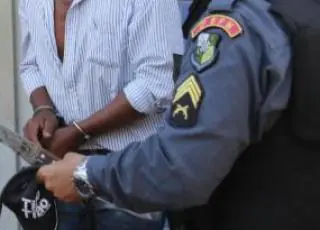 Homem perde aposta em jogo de sinuca, esfaqueia o amigo no abdômen e foge